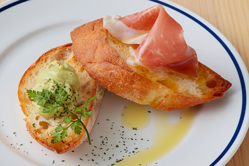 ２種のブルスケッタ（アボガド・生ハム）